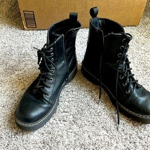 Leather boots like doc martins